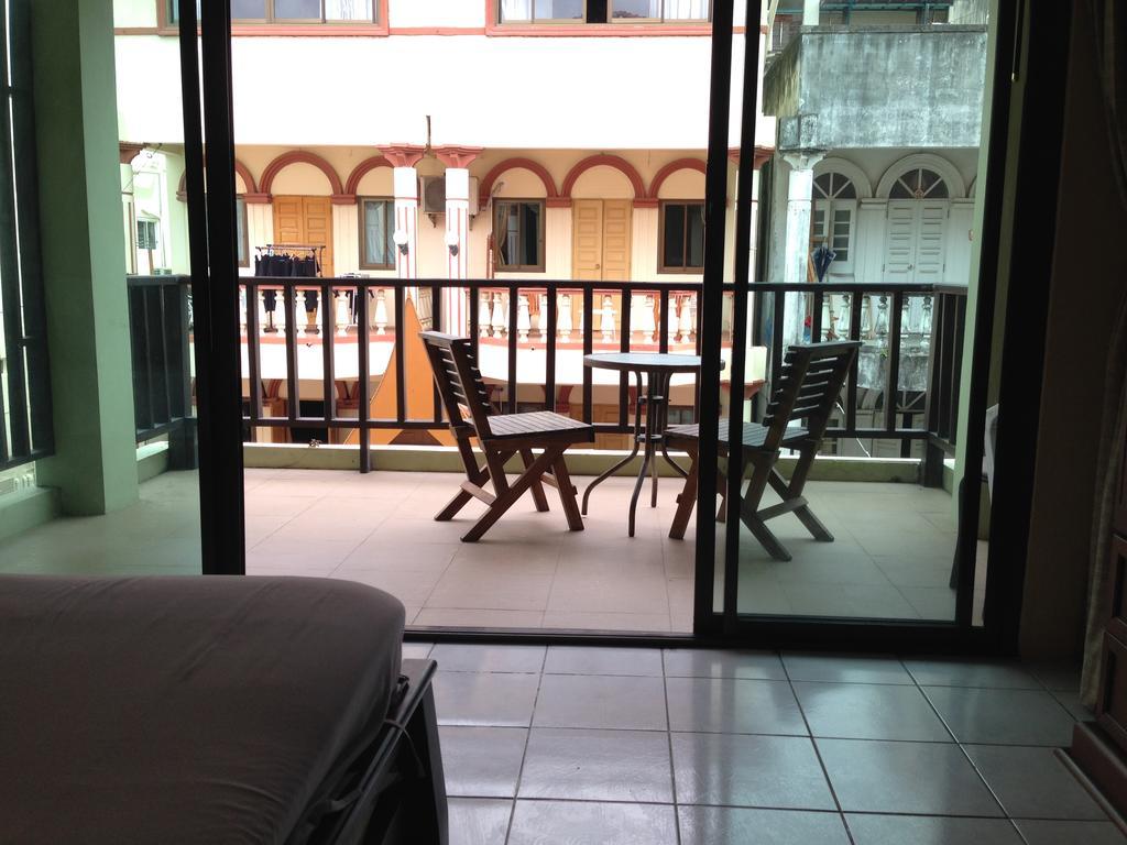 Tropicoza Hostel Patong Phòng bức ảnh