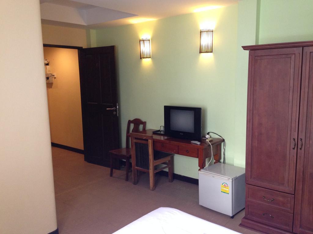 Tropicoza Hostel Patong Phòng bức ảnh