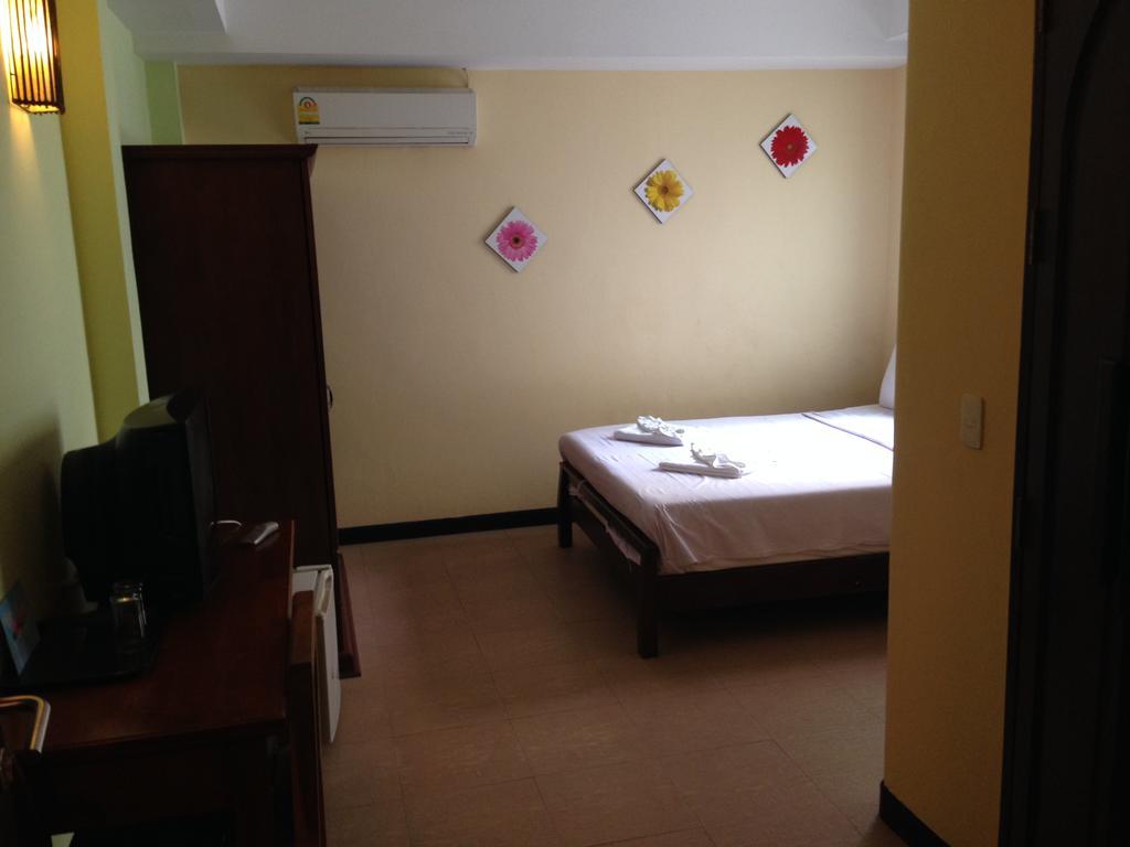Tropicoza Hostel Patong Phòng bức ảnh