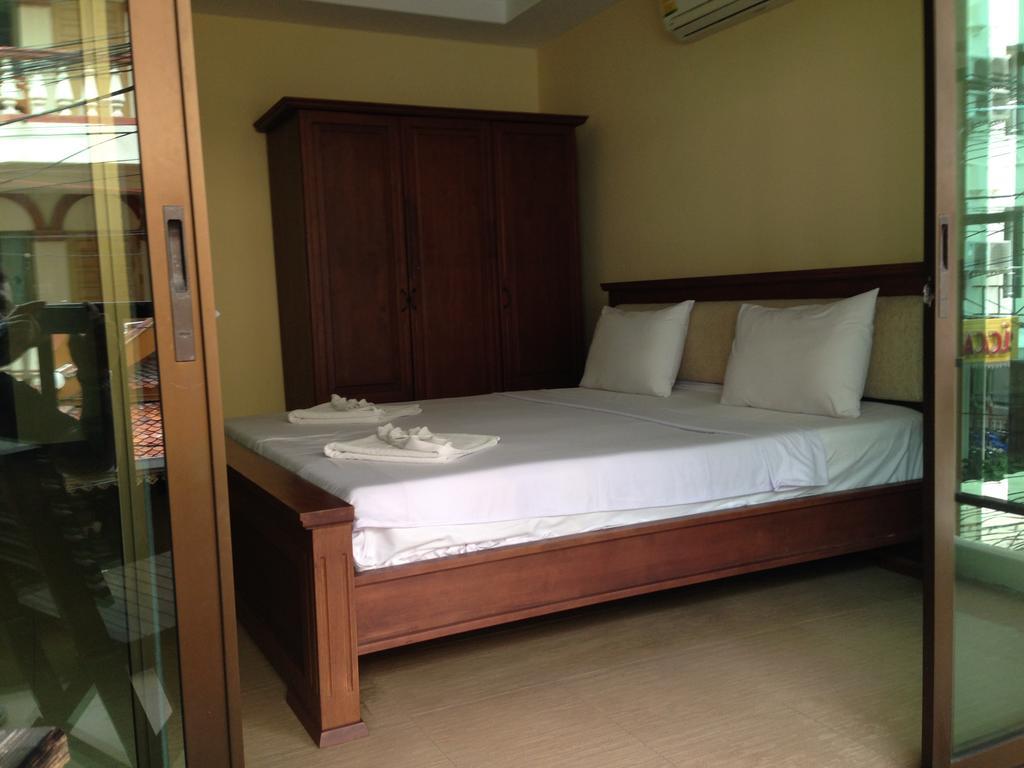 Tropicoza Hostel Patong Phòng bức ảnh