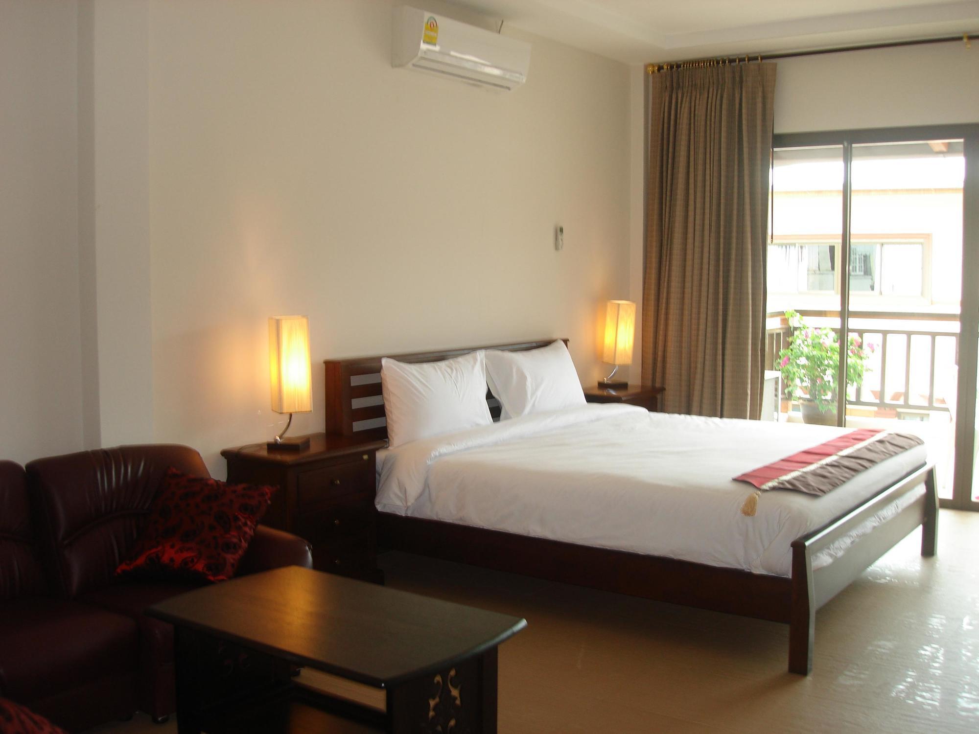 Tropicoza Hostel Patong Ngoại thất bức ảnh