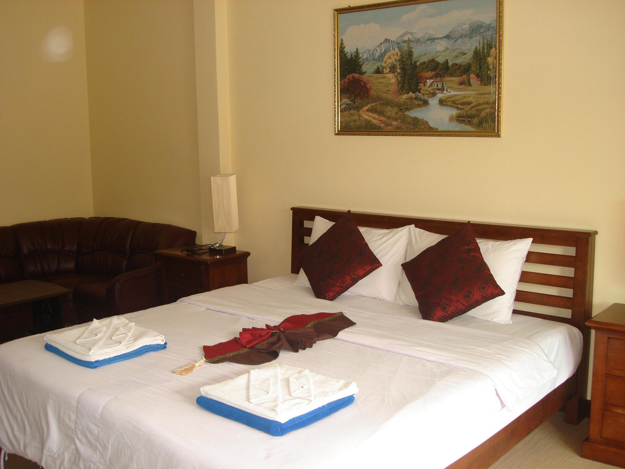 Tropicoza Hostel Patong Ngoại thất bức ảnh