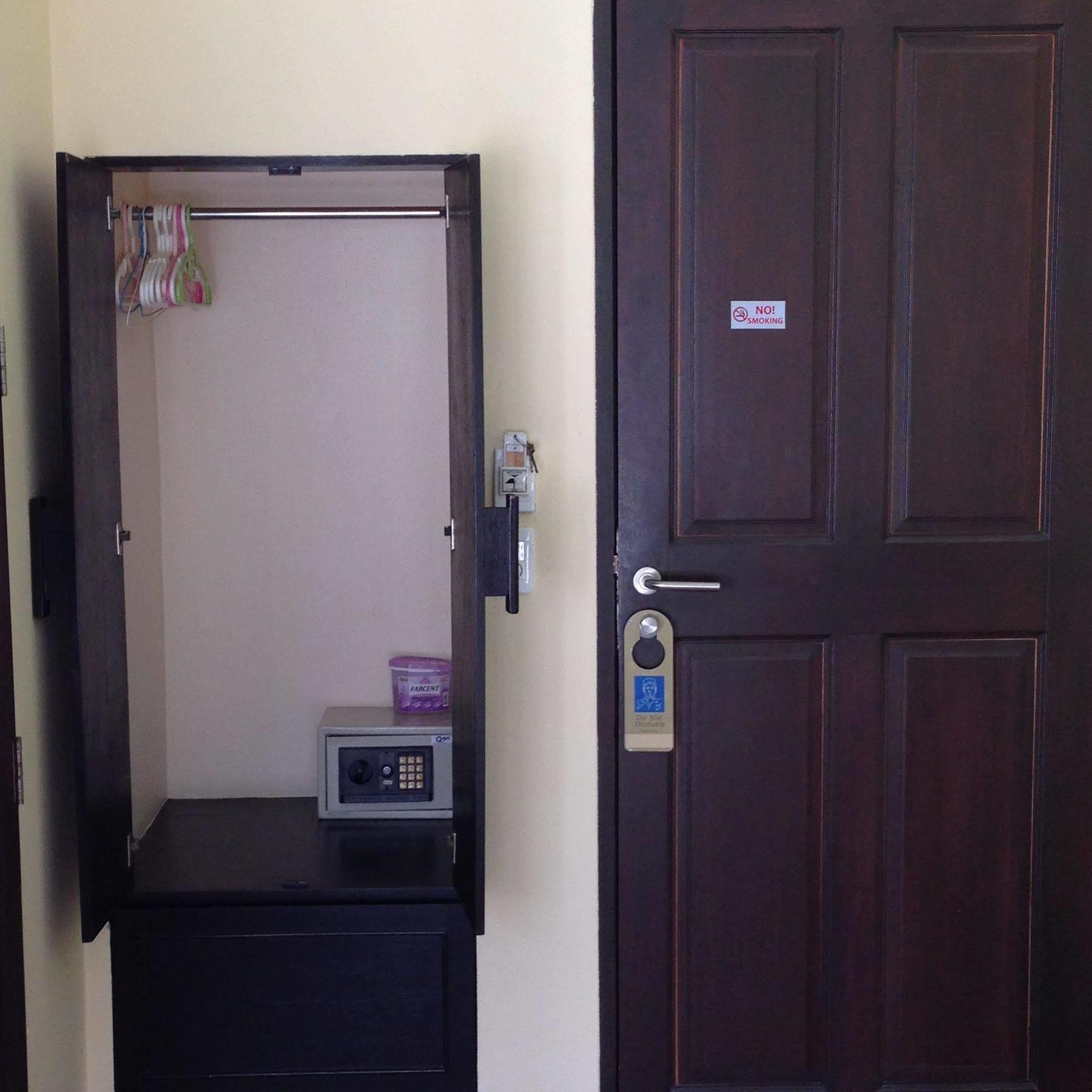 Tropicoza Hostel Patong Ngoại thất bức ảnh