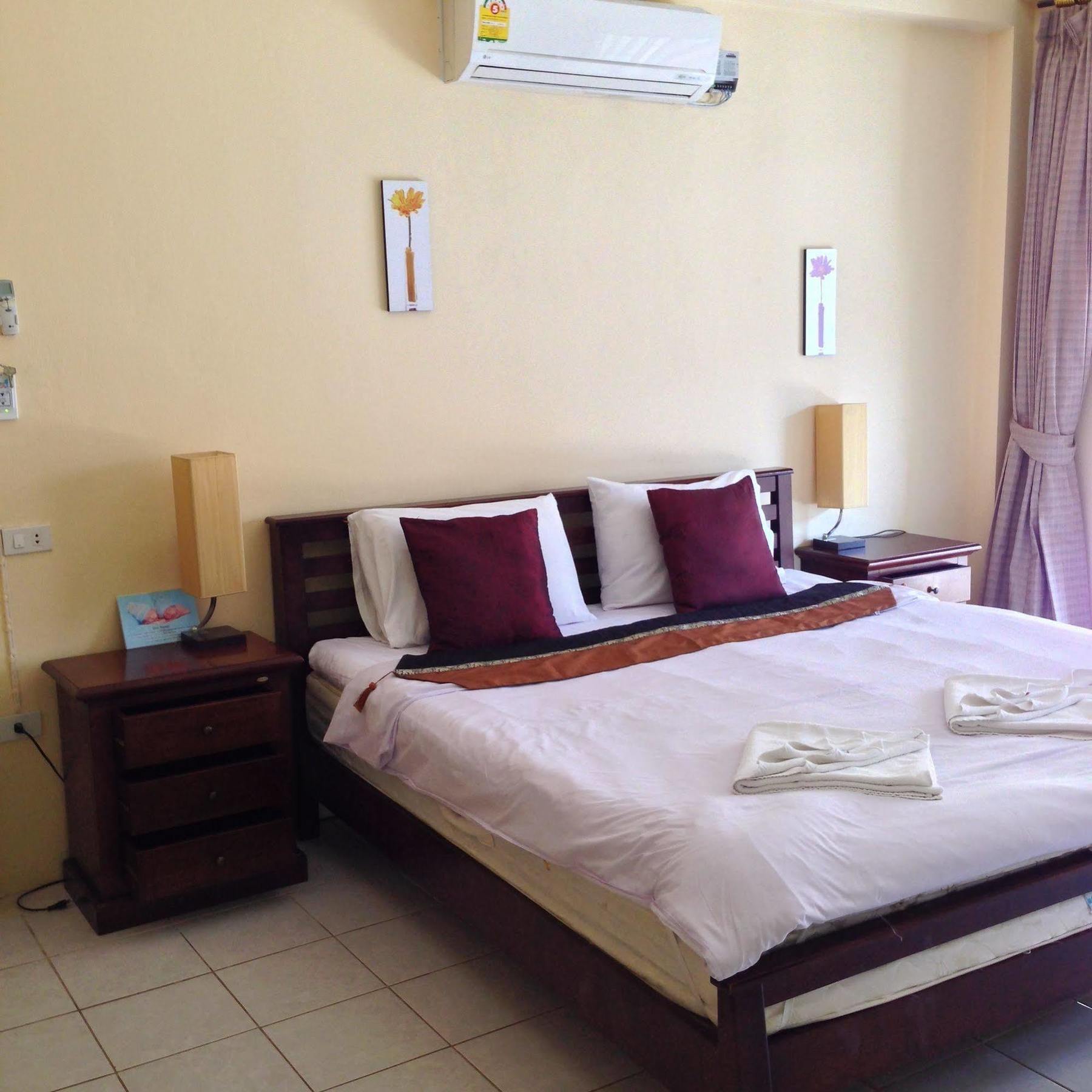 Tropicoza Hostel Patong Ngoại thất bức ảnh