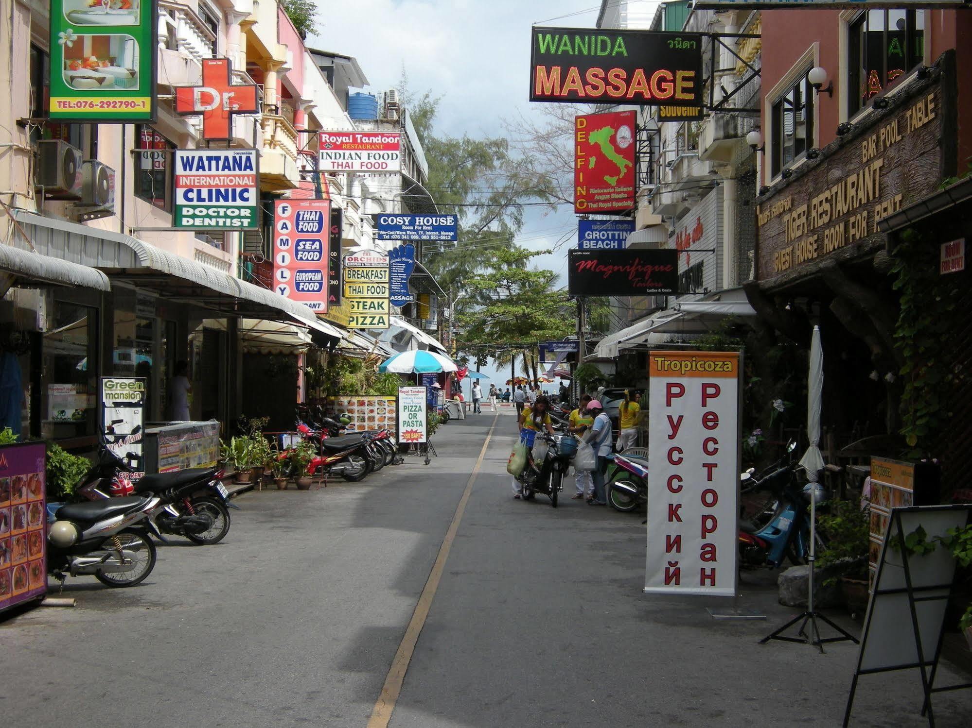 Tropicoza Hostel Patong Ngoại thất bức ảnh